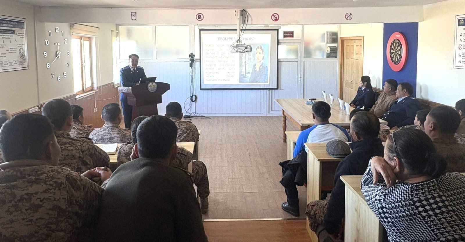 ЦЭРГИЙН АНГИЙН АЛБА ХААГЧДАД СУРГАЛТ ЗОХИОН БАЙГУУЛЛАА